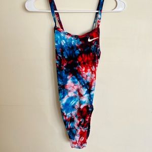 NIKE Women’s HYDRASTRONG Swimsuit Size 34